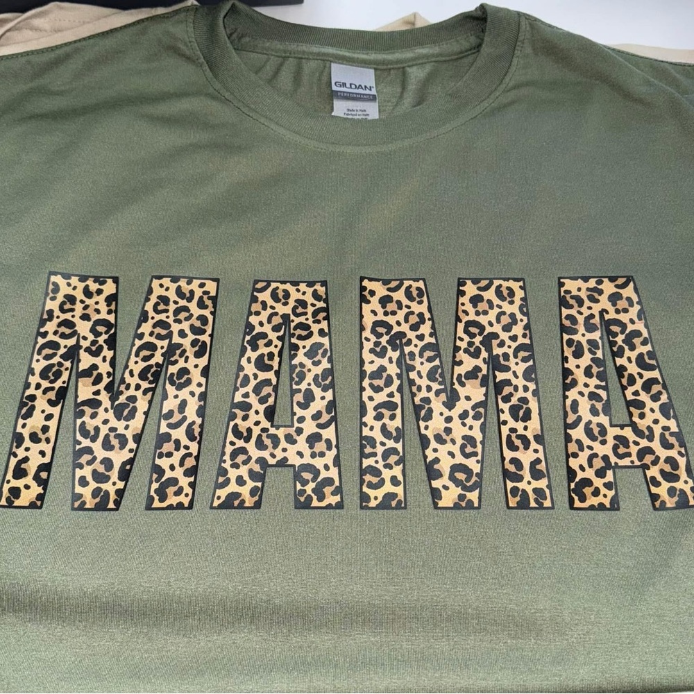 Gildan Green 'MAMA' Kids Shirt